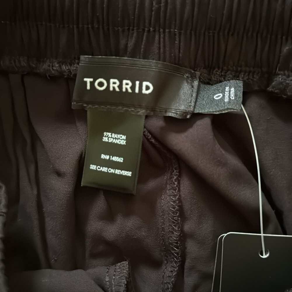 NWT Torrid Black Relaxed Fit Stretch Mid-Rise Jogger Cargo Pants Size 0 M/L 12 - Picture 5 of 5